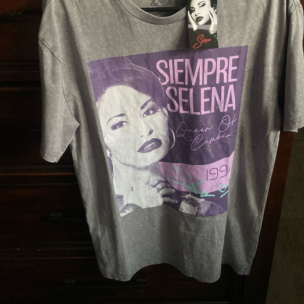 A T-shirt with a tag of Selena.